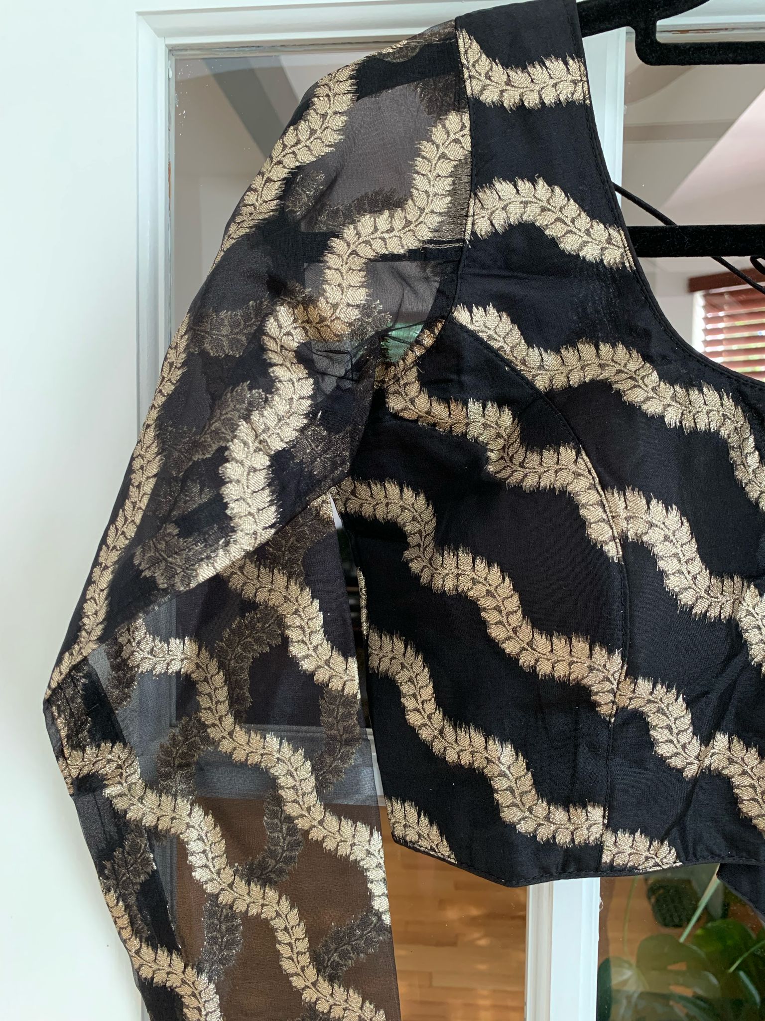 Wavy Leaf Design Blouse