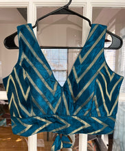 Load image into Gallery viewer, Stylish Striped Sleeveless Blouse