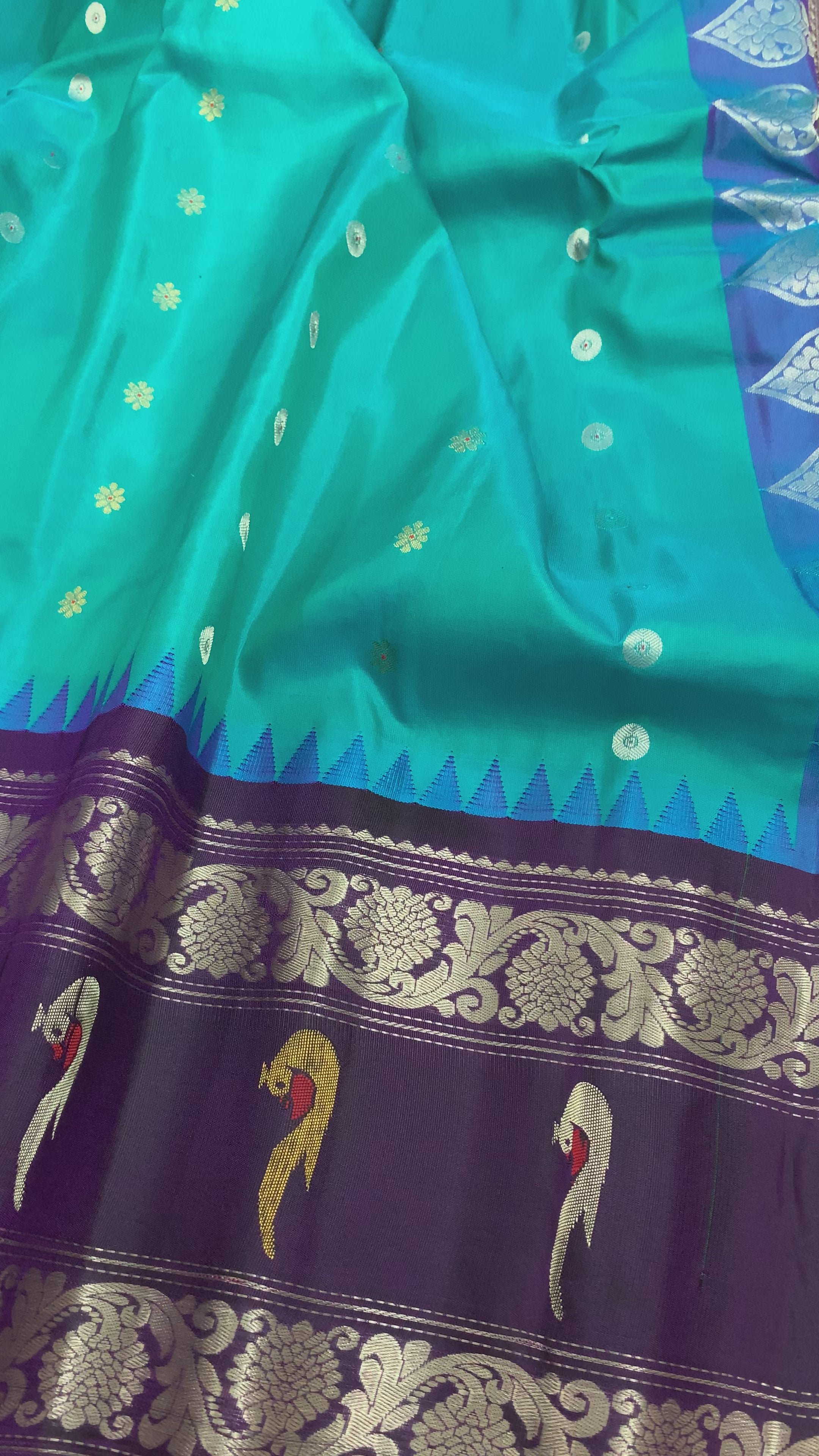 Green and Blue Dual Tone Gadwal Silk Saree