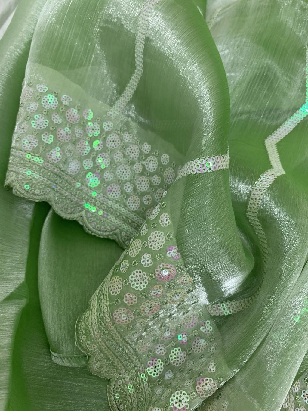 Sari de fiesta y boda bollywood con bordado de lentejuelas en verde pastel