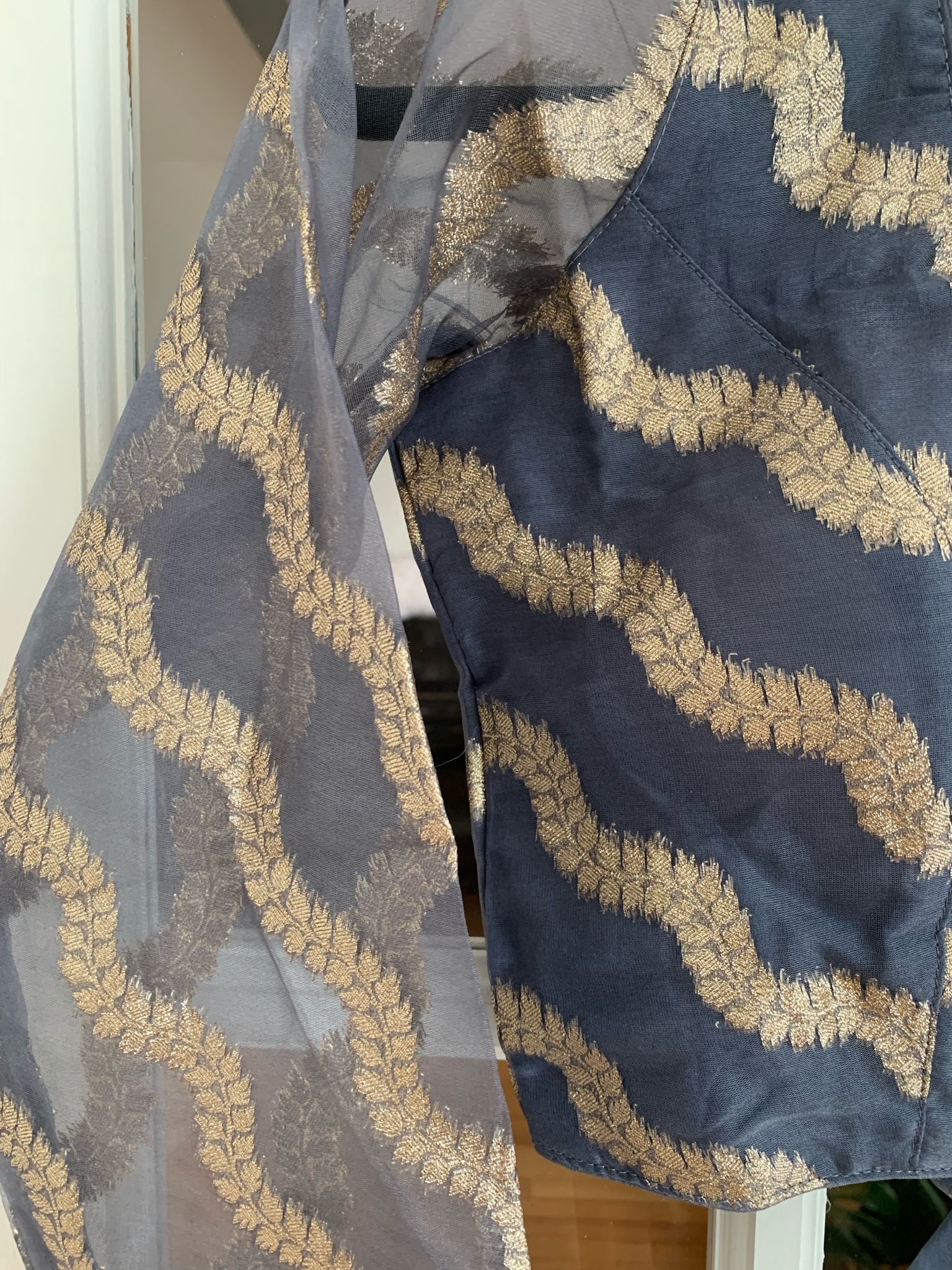 Wavy Leaf Design Blouse
