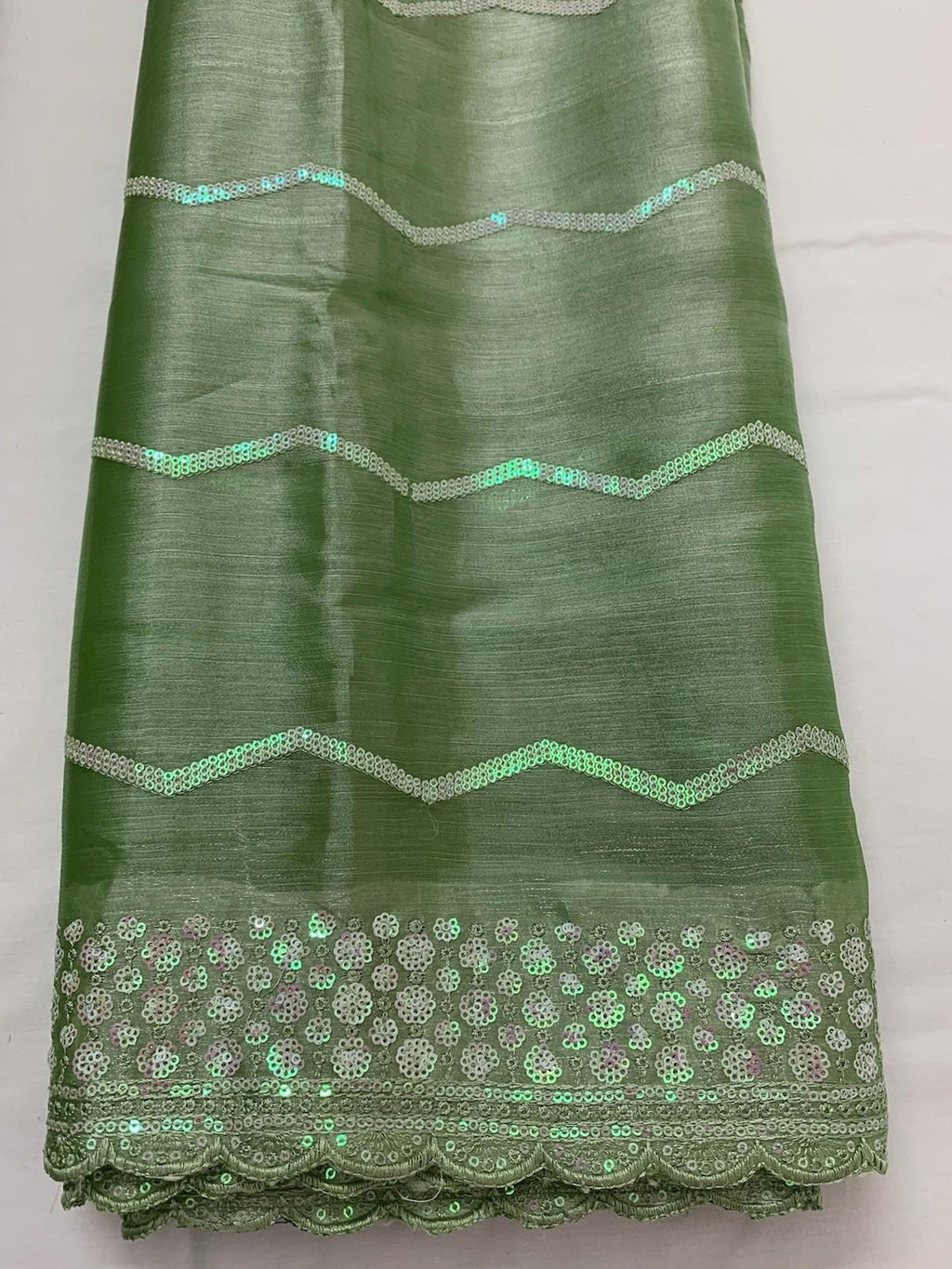 Sari de fiesta y boda bollywood con bordado de lentejuelas en verde pastel