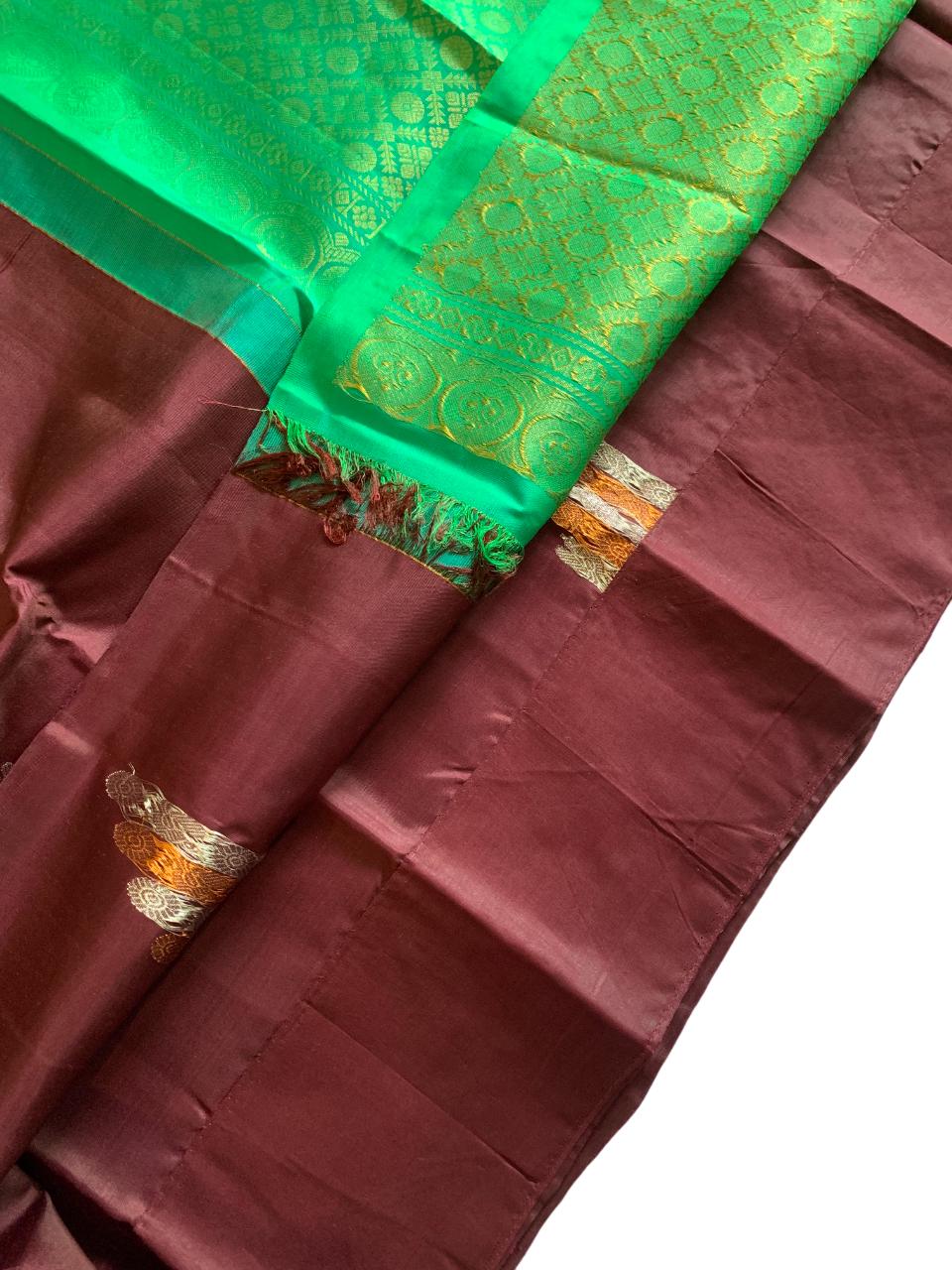 Sari en soie Kanchipuram tissé main, marron café, sans bordure