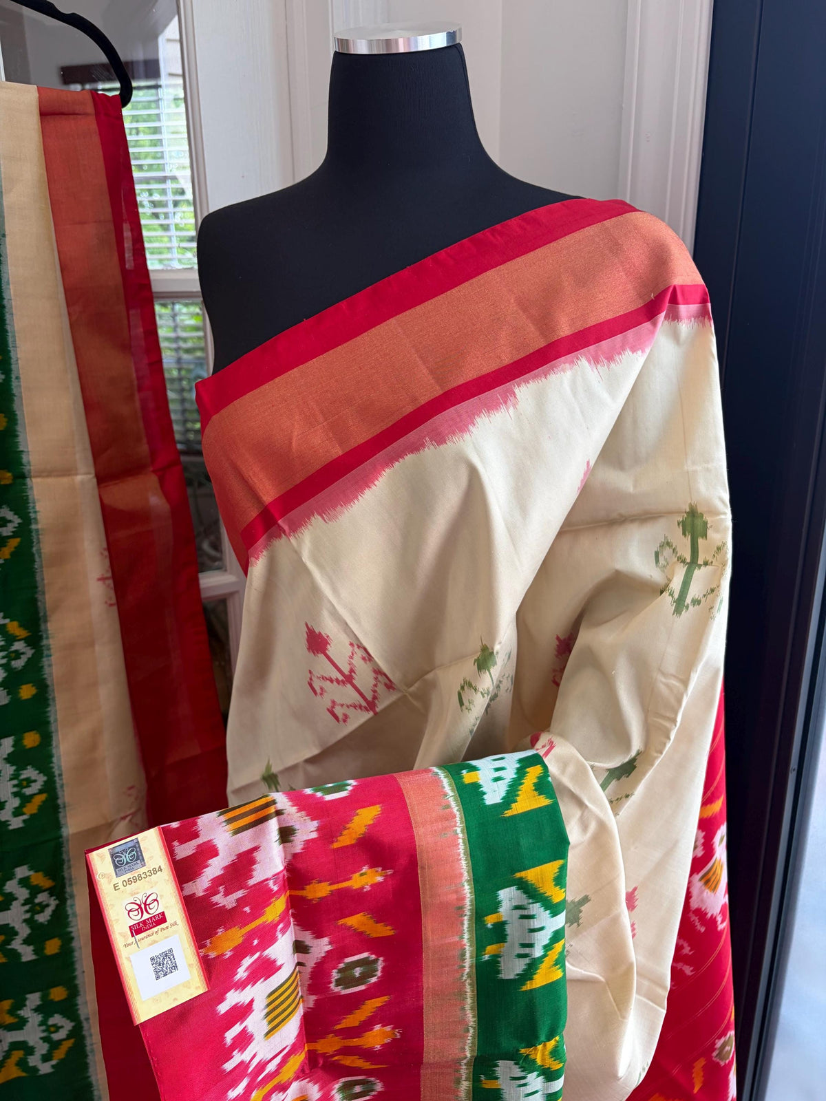 Sari de seda Ikat Pochampally en blanco roto