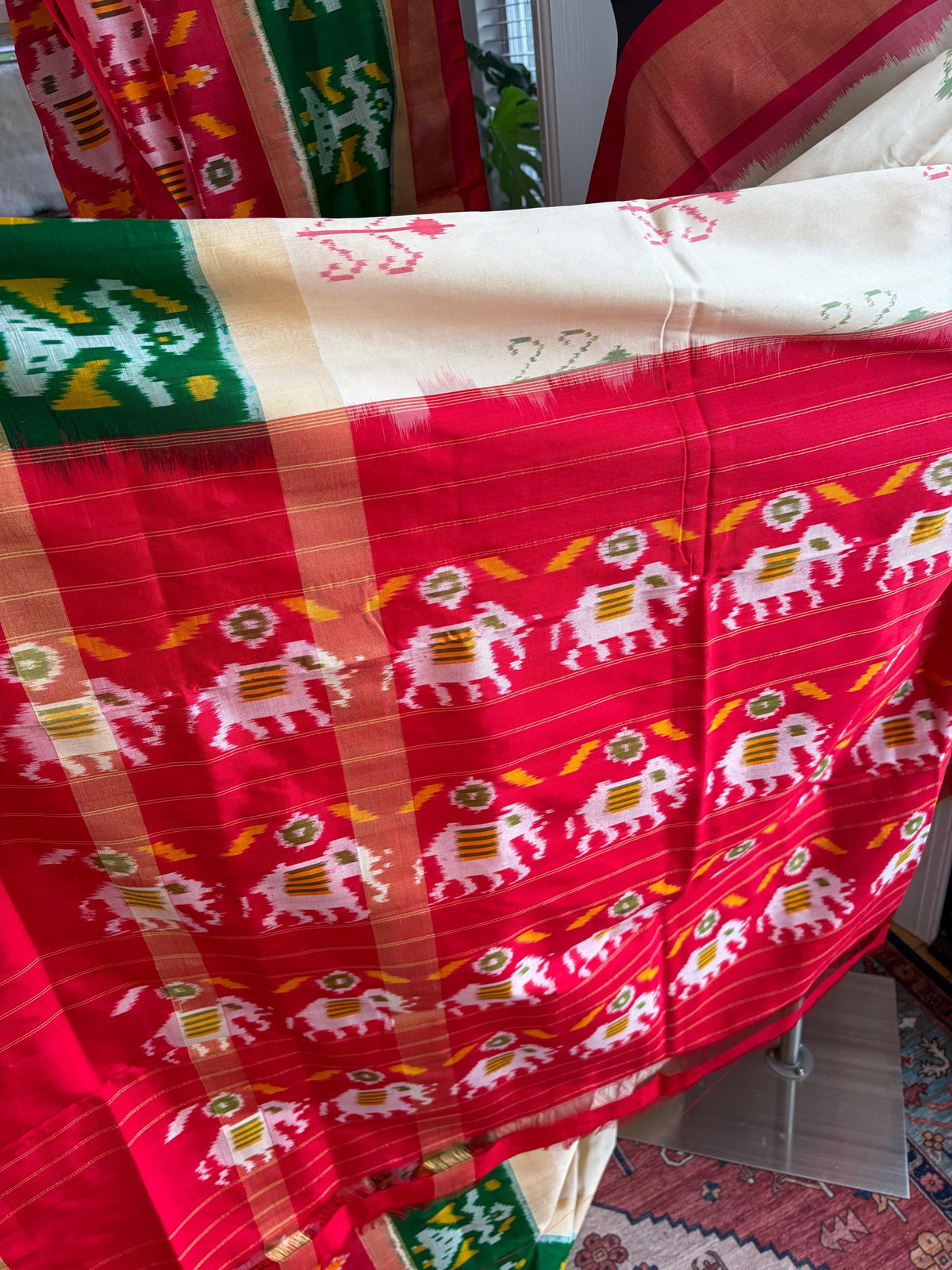 Sari de seda Ikat Pochampally en blanco roto
