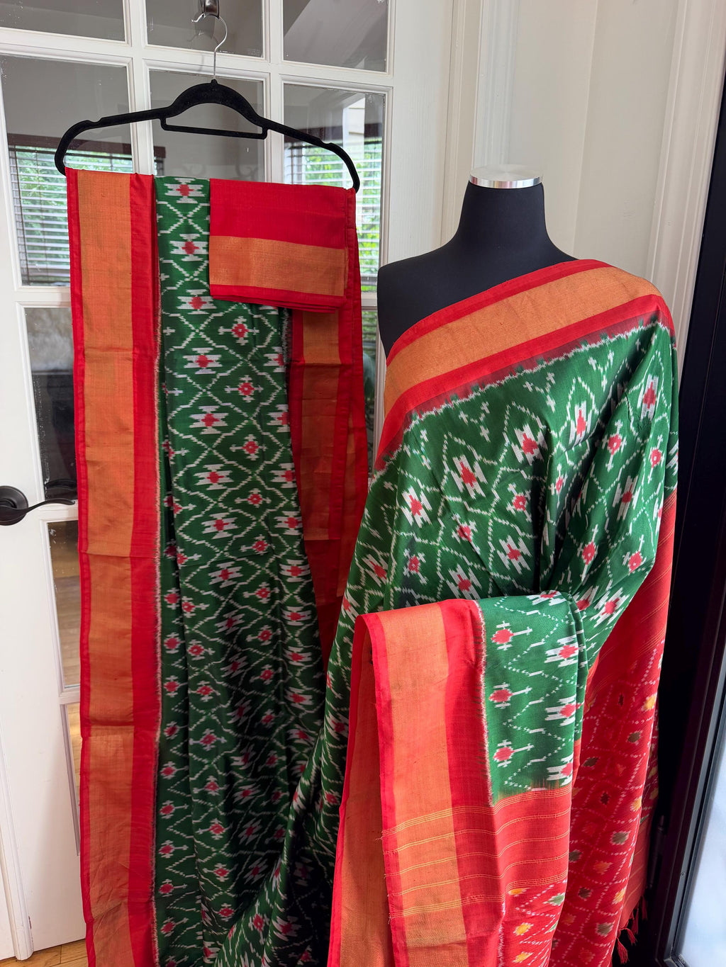 Sari de seda Ikat Pochampally verde esmeralda y rojo