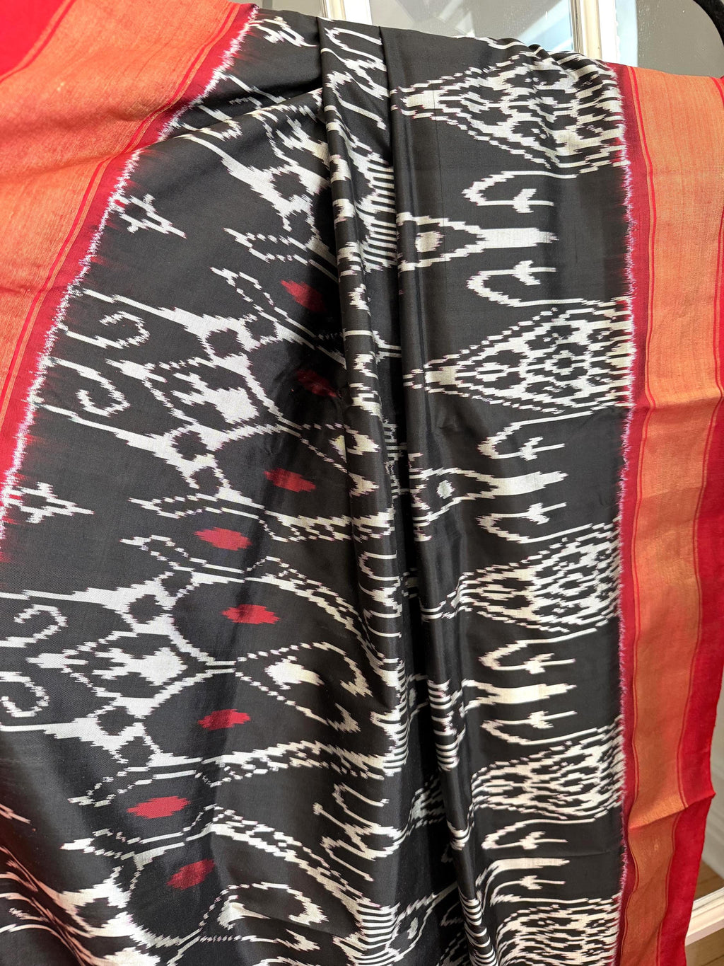 Sari de seda Ikat Pochampally blanco y negro para cóctel