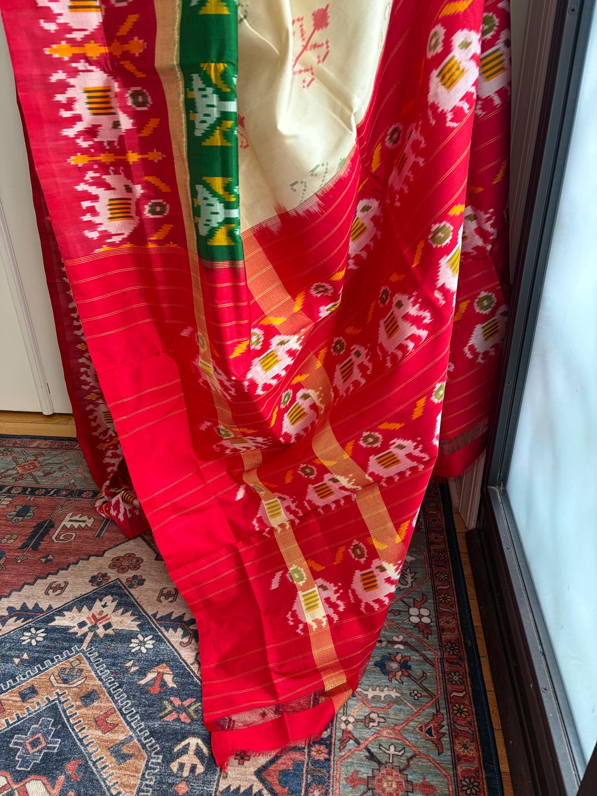 Sari de seda Ikat Pochampally en blanco roto