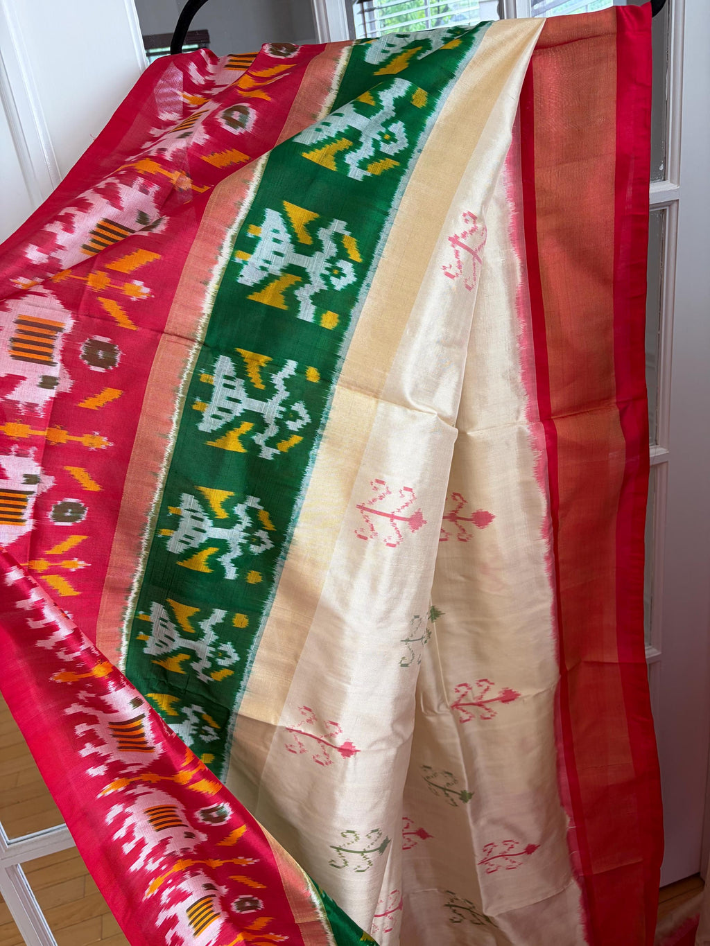 Sari de seda Ikat Pochampally en blanco roto