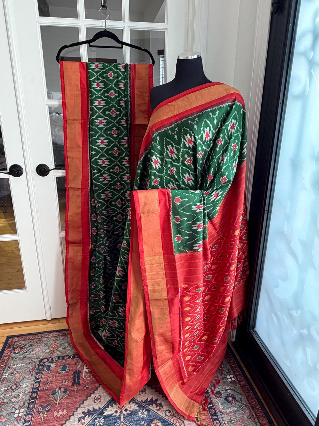 Sari de seda Ikat Pochampally verde esmeralda y rojo