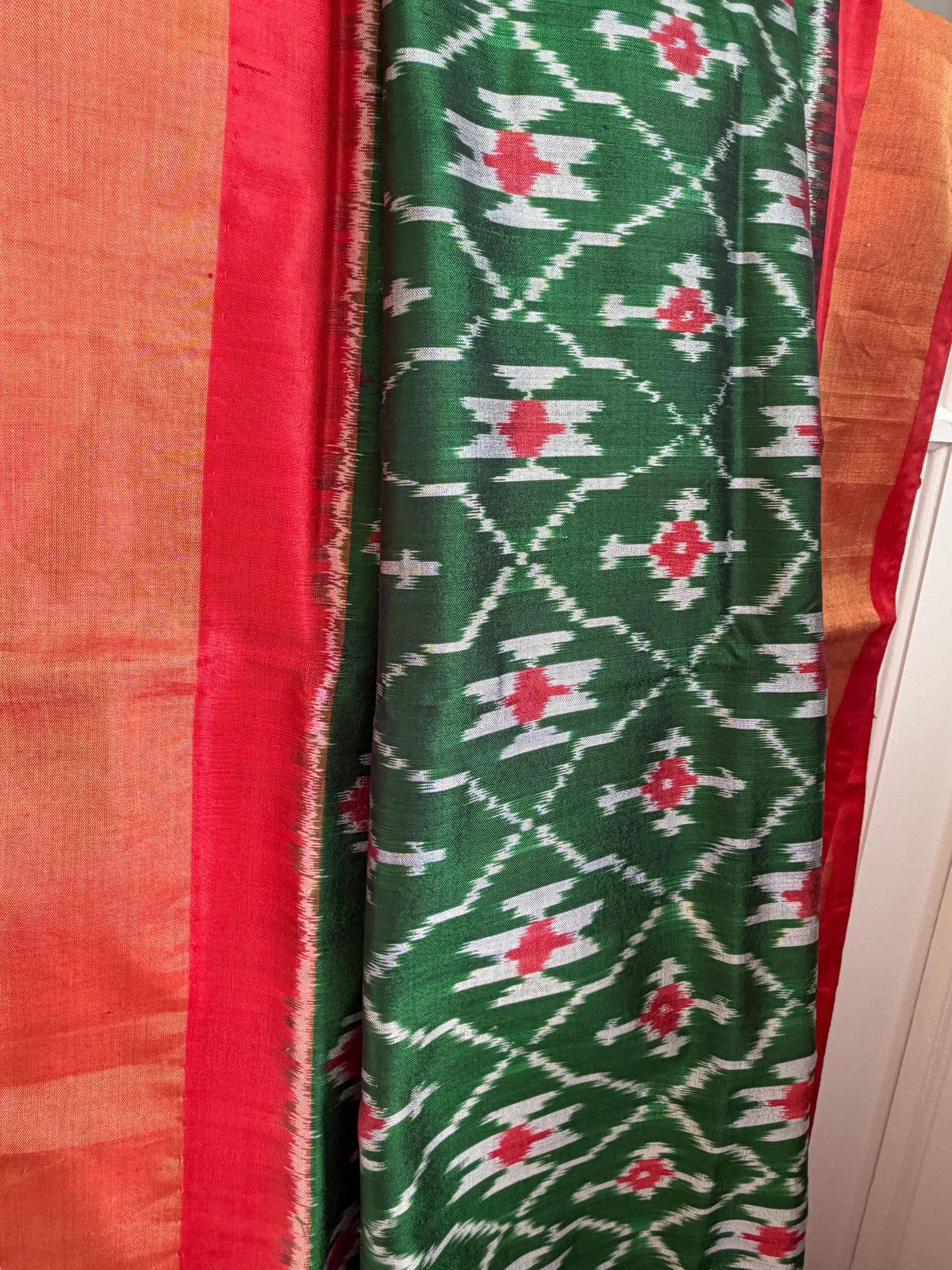 Sari de seda Ikat Pochampally verde esmeralda y rojo