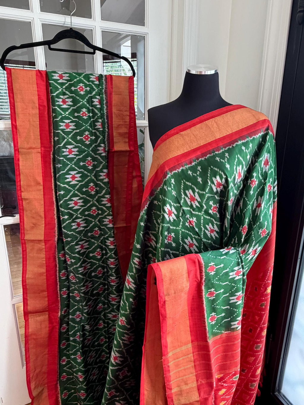 Sari de seda Ikat Pochampally verde esmeralda y rojo
